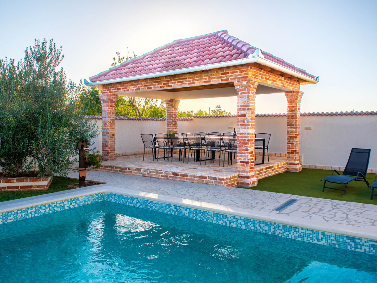 Holiday Home Dinko with pool – Maison 5 chambres - Photo 9