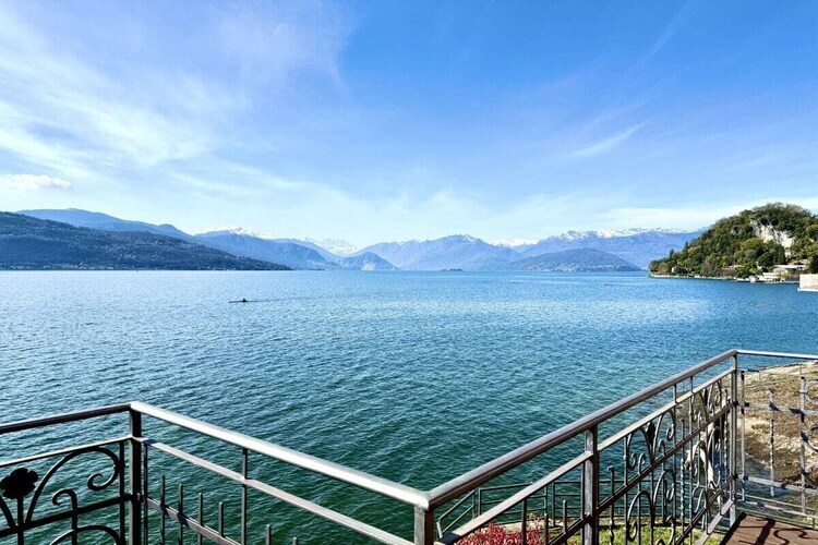 Maison lac Majeur avec vue sur les îles Borromées - Photo 1