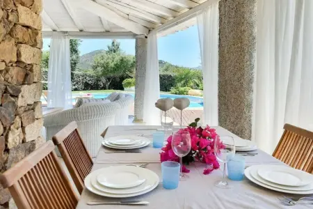 Villa Bougainvillea à Castiadas, 4 chambres piscine : photo 8