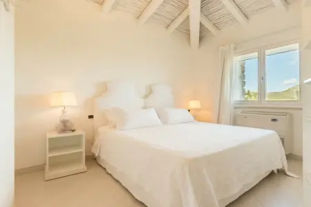 Villa Bougainvillea à Castiadas, 4 chambres piscine : photo 26