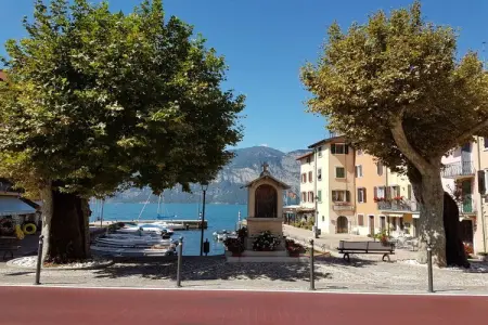 Casa Adua : appartement avec vue sur le port de Brenzone