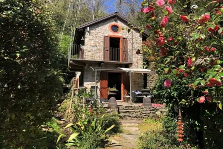 Maison 1 chambre avec terrasse au bord du ruisseau