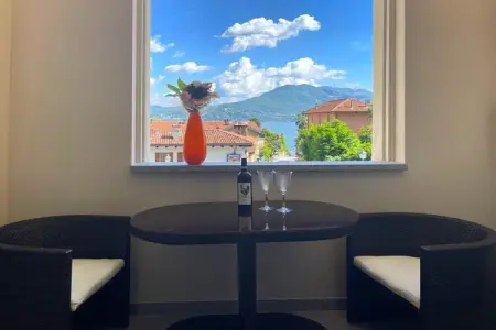 Appartement rénové avec balcon vue lac à Cannero Riviera