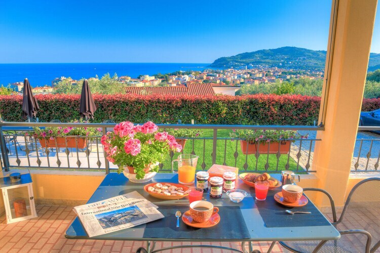 Villa il Poggiolo : 3 appartements, piscine débordement à Diano Marina - Photo 7