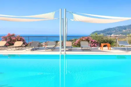 Villa il Poggiolo : 3 appartements, piscine débordement à Diano Marina