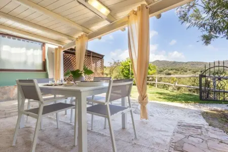 Villa 55 m² avec jardin à trois niveaux à Villasimius : photo 1