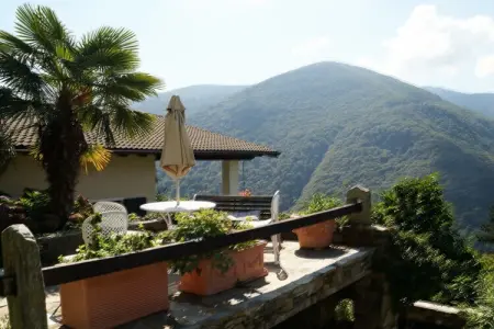 Maison 2 pièces avec terrasse et piscine à Cavaglio Spoccia Gurrone : photo 6