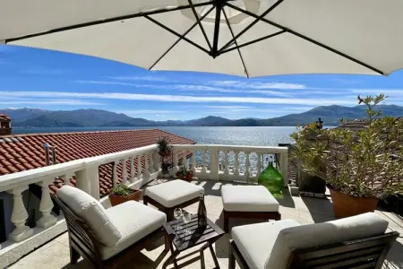Maison romantique avec vue lac Majeur à Oggebbio