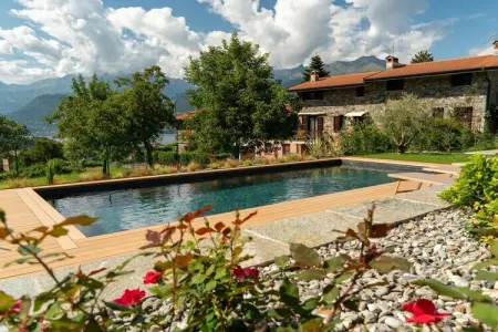 545620, Maison de vacances à Colico avec piscine - Photo 2