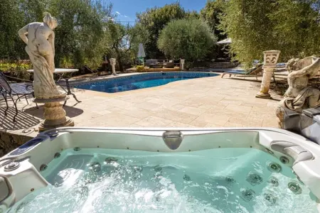 Maison climatisée avec piscine et spa à Grasse : photo 8