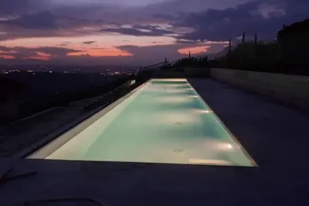 Maison 3 pièces avec piscine débordement à Treiso : photo 2