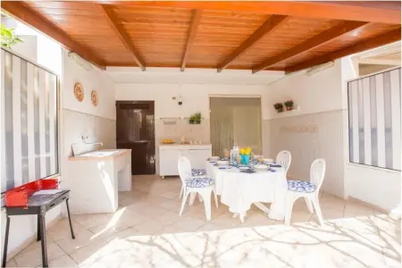 Villa Anna à Torre Santa Sabina, 450 m de la plage : photo 4