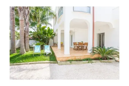Maison Ferreri à Specchiolla, jardin clos à 350m de la plage : photo 4