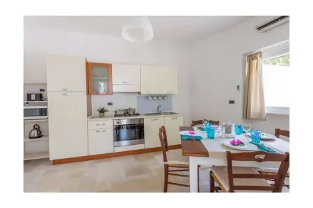 Maison Ferreri à Specchiolla, jardin clos à 350m de la plage : photo 9