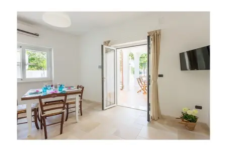Maison Ferreri à Specchiolla, jardin clos à 350m de la plage : photo 11
