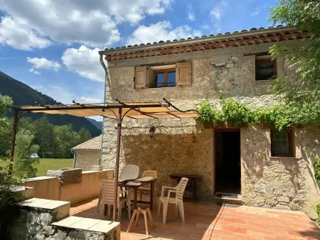 Maison 80 m² avec terrasse et barbecue à Castellane : photo 1