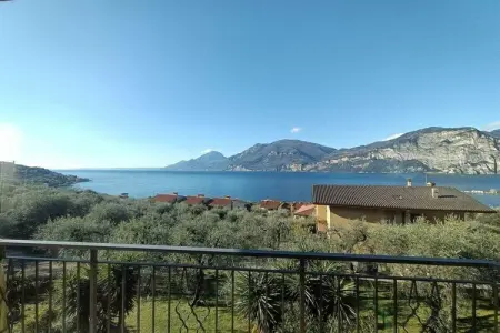 Maison Luna à 250 m du lac de Garde, Brenzone