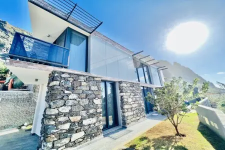Maison 4 pers. avec piscine chauffée et vue mer à Paul do Mar : photo 1