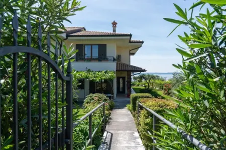 Maison 130 m² à Lazise, jardin privé et vue lac : photo 2