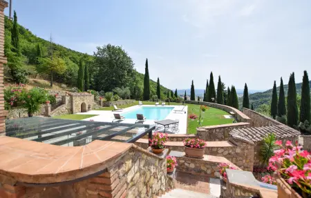 Villa en pierre à Allerona, 7 chambres et piscine : photo 2