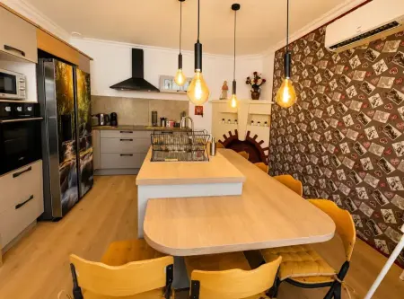 Appartement 90 m² à Lourdes avec jardin clos et parking inclus : photo 3