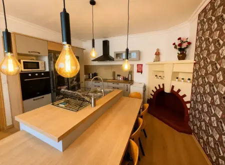 Appartement 90 m² à Lourdes avec jardin clos et parking inclus : photo 4