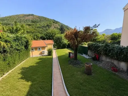 Appartement 90 m² à Lourdes avec jardin clos et parking inclus : photo 12