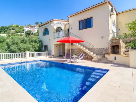 Villa Girasol avec piscine à Palau Savardera