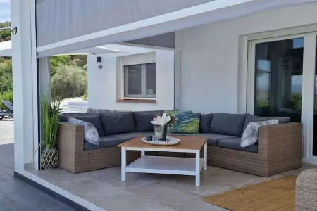 453020, Chalet avec piscine à Sayalonga - Photo 9