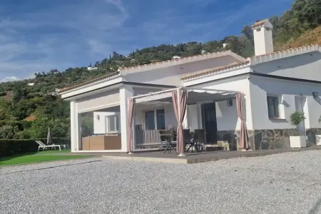 453020, Chalet avec piscine à Sayalonga - Photo 22