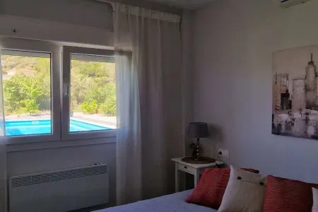 453020, Chalet avec piscine à Sayalonga - Photo 28