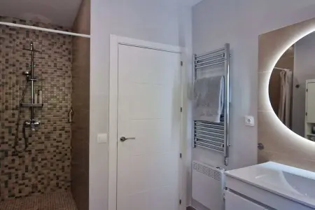 453020, Chalet avec piscine à Sayalonga - Photo 33