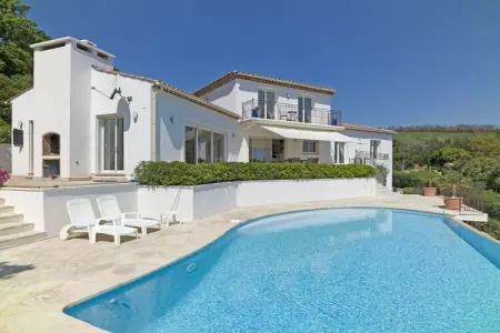 Location villa à Les Issambres, Villa avec piscine aux Issambres