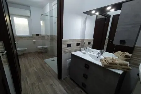 544906, Maison 5 personnes à Varese : photo 17