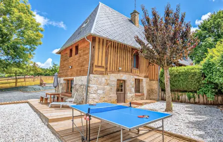 Maison à colombages avec bain nordique et salle de fitness : photo 1