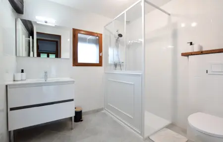 Maison à colombages avec bain nordique et salle de fitness : photo 7