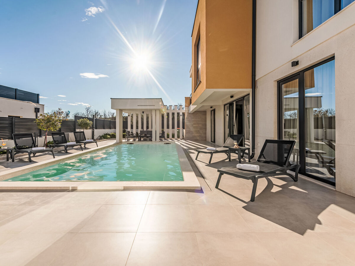 Villa avec piscine chauffée à Pridraga, 6 personnes - Photo 2