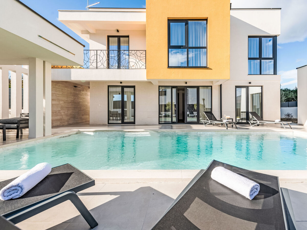 Villa avec piscine chauffée à Pridraga, 6 personnes - Photo 4