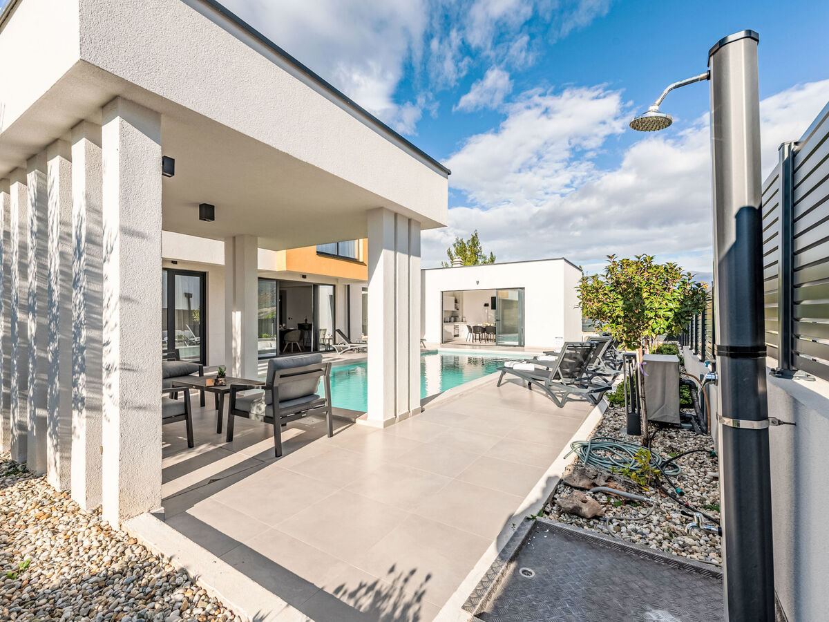 Villa avec piscine chauffée à Pridraga, 6 personnes - Photo 7