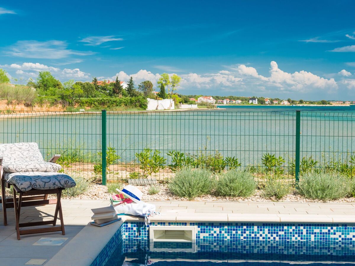 Villa beachfront Privlaka, piscine privée et vue mer - Photo 6