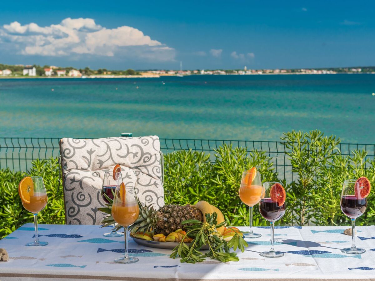 Villa beachfront Privlaka, piscine privée et vue mer - Photo 17