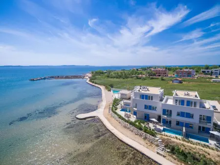 Villa beachfront Privlaka, piscine privée et vue mer