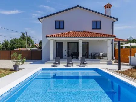 Maison Eroa avec piscine privée à Žminj