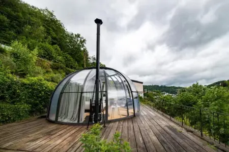 Glass Dome, maison cosy pour 2 à Bouillon