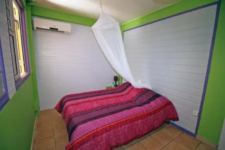 Appartement 70 m² avec piscine partagée et vue mer à Sainte-Anne : photo 12
