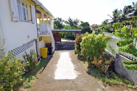 Appartement 70 m² avec piscine partagée et vue mer à Sainte-Anne : photo 14