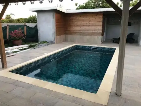 Appartement 85 m² à Sainte-Anne, vue mer et piscine partagée : photo 3