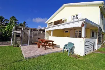 Appartement 85 m² à Sainte-Anne, vue mer et piscine partagée : photo 4