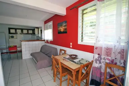 Appartement 85 m² à Sainte-Anne, vue mer et piscine partagée : photo 5