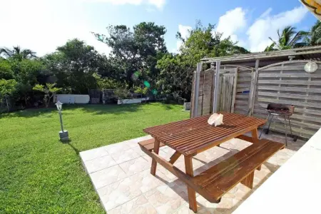 Appartement 85 m² à Sainte-Anne, vue mer et piscine partagée : photo 7